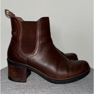 Clark’s Brown Leather Bootie in Size 6